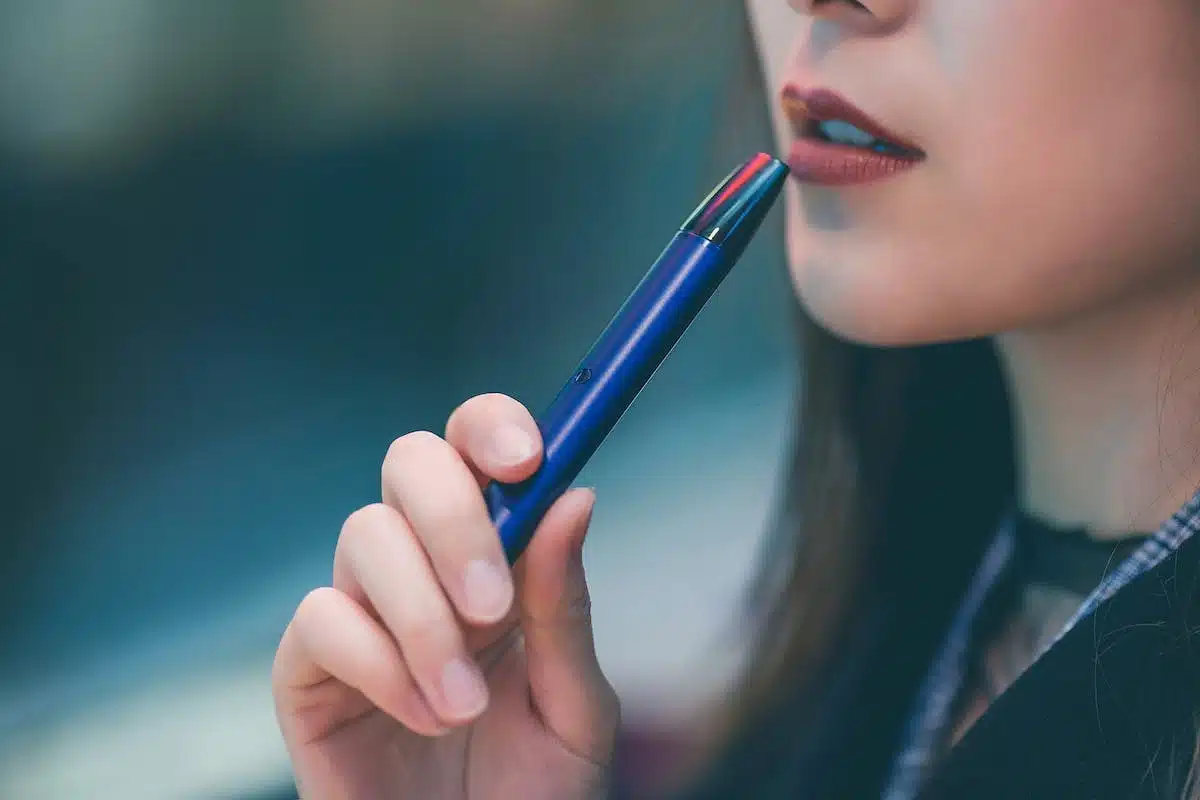 vape  e-cigarette