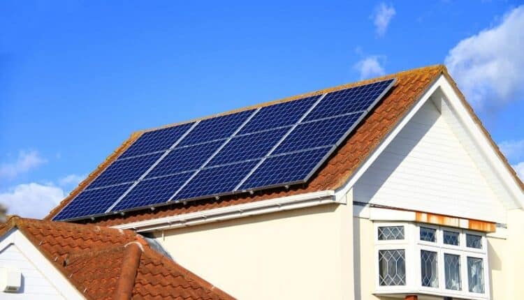 Rendement précis d'un panneau solaire 300 W : est-ce un investissement rentable ?