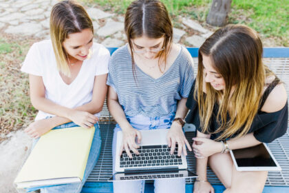 Étudiants : pc portable ou tablette tactile, que choisir ?