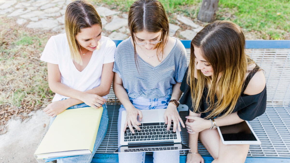 Étudiants : pc portable ou tablette tactile, que choisir ?